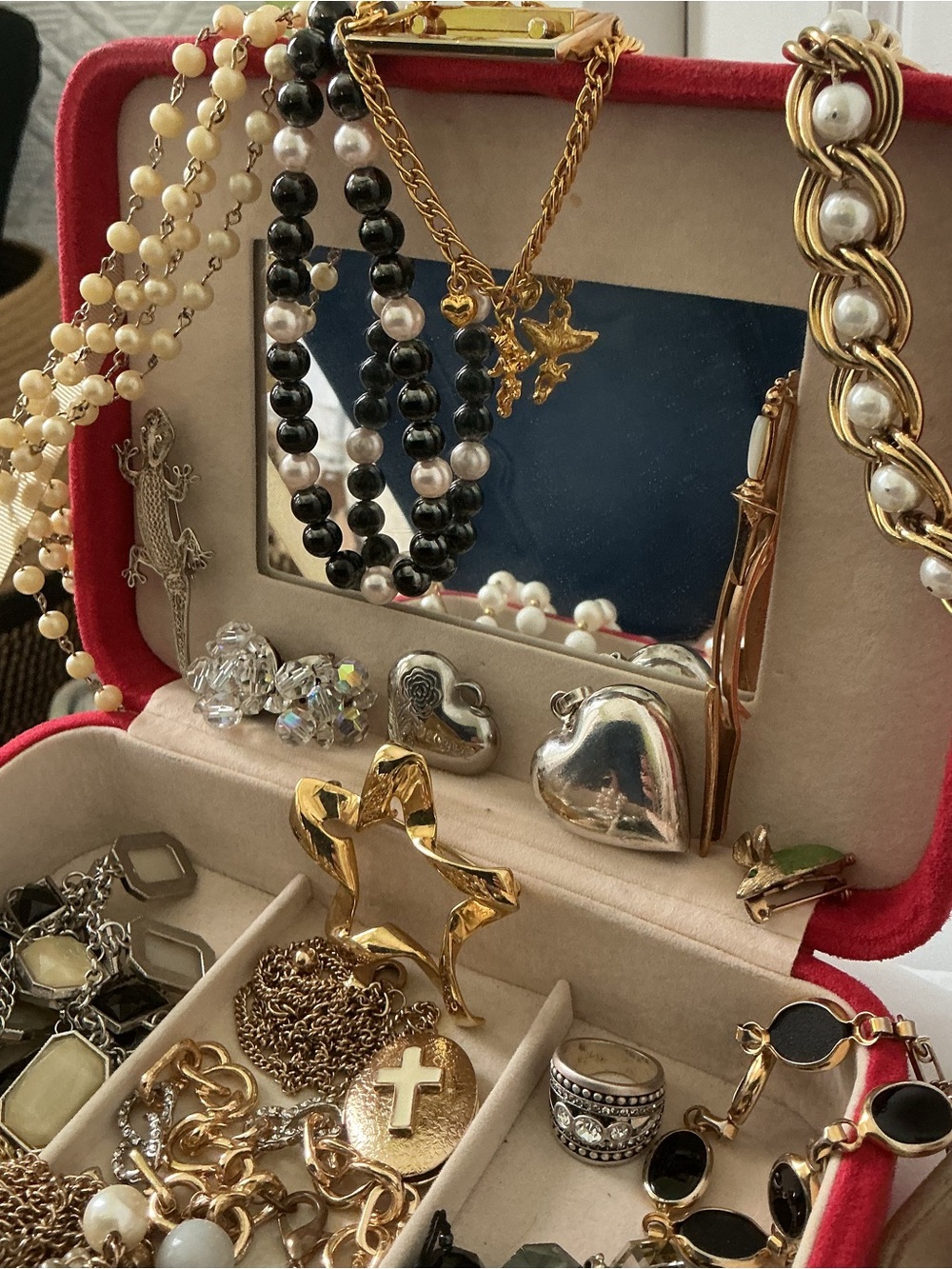 VINTAGE JEWELRY 35-Piece  BUNDLE SELLABLE & WEARABLE - Picture 8 of 12